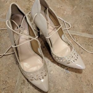 Shoe Dazzle nude pumps